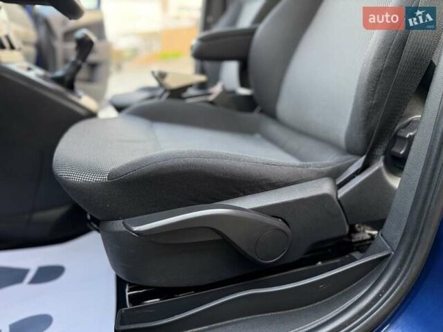 Синий Опель Зафира, объемом двигателя 1.6 л и пробегом 180 тыс. км за 6750 $, фото 47 на Automoto.ua