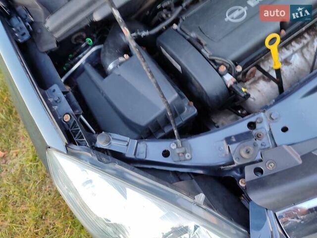 Синий Опель Зафира, объемом двигателя 1.6 л и пробегом 205 тыс. км за 7000 $, фото 42 на Automoto.ua