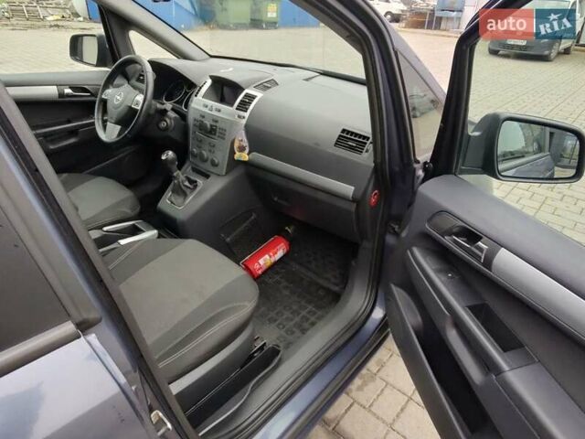 Синий Опель Зафира, объемом двигателя 1.7 л и пробегом 260 тыс. км за 6600 $, фото 11 на Automoto.ua