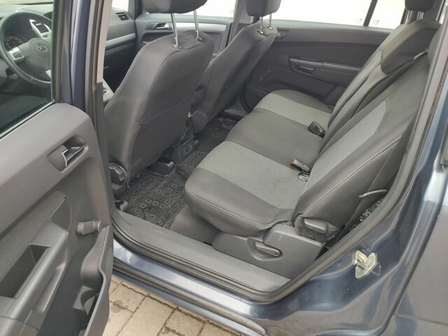 Синий Опель Зафира, объемом двигателя 1.7 л и пробегом 260 тыс. км за 6600 $, фото 6 на Automoto.ua