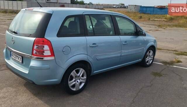 Синий Опель Зафира, объемом двигателя 1.6 л и пробегом 192 тыс. км за 6000 $, фото 3 на Automoto.ua