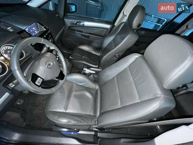 Синий Опель Зафира, объемом двигателя 1.9 л и пробегом 220 тыс. км за 8000 $, фото 13 на Automoto.ua