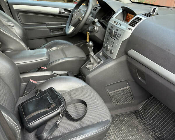 Синий Опель Зафира, объемом двигателя 1.7 л и пробегом 315 тыс. км за 6500 $, фото 6 на Automoto.ua