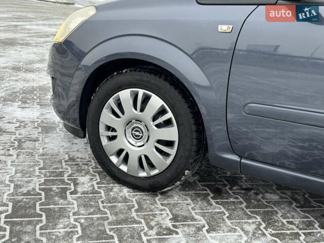 Синий Опель Зафира, объемом двигателя 1.6 л и пробегом 220 тыс. км за 6100 $, фото 11 на Automoto.ua