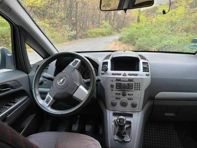 Синій Опель Зафіра, об'ємом двигуна 1.7 л та пробігом 212 тис. км за 7800 $, фото 6 на Automoto.ua