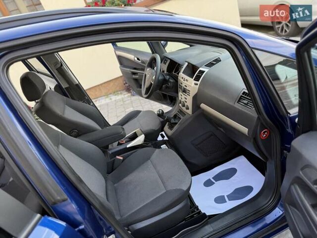 Синий Опель Зафира, объемом двигателя 1.6 л и пробегом 180 тыс. км за 6750 $, фото 63 на Automoto.ua