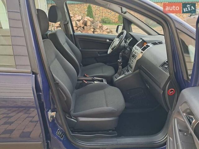 Синий Опель Зафира, объемом двигателя 1.6 л и пробегом 264 тыс. км за 5650 $, фото 45 на Automoto.ua