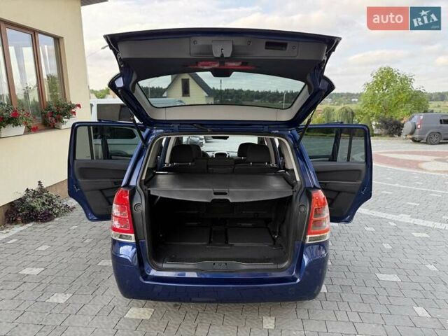 Синий Опель Зафира, объемом двигателя 1.6 л и пробегом 180 тыс. км за 6750 $, фото 75 на Automoto.ua