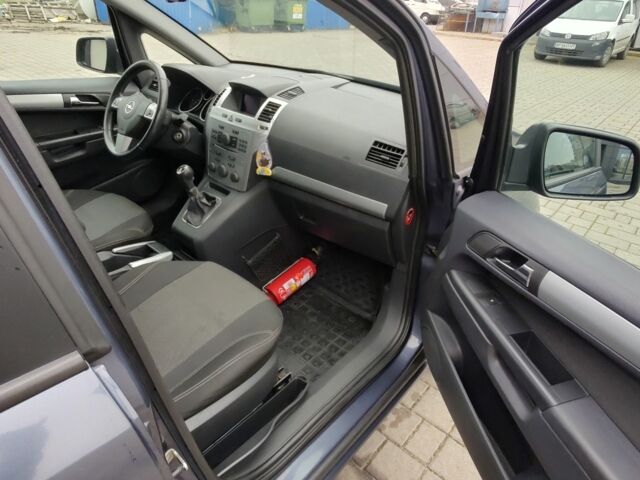 Синий Опель Зафира, объемом двигателя 1.7 л и пробегом 260 тыс. км за 6600 $, фото 7 на Automoto.ua