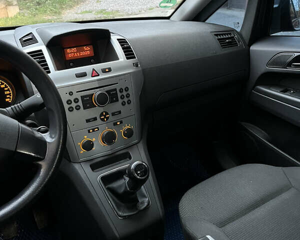 Синий Опель Зафира, объемом двигателя 1.6 л и пробегом 163 тыс. км за 6150 $, фото 8 на Automoto.ua