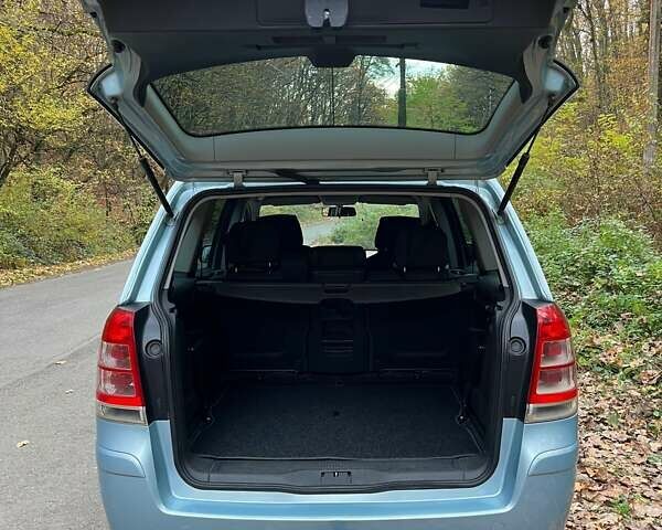 Синій Опель Зафіра, об'ємом двигуна 1.7 л та пробігом 212 тис. км за 7800 $, фото 6 на Automoto.ua