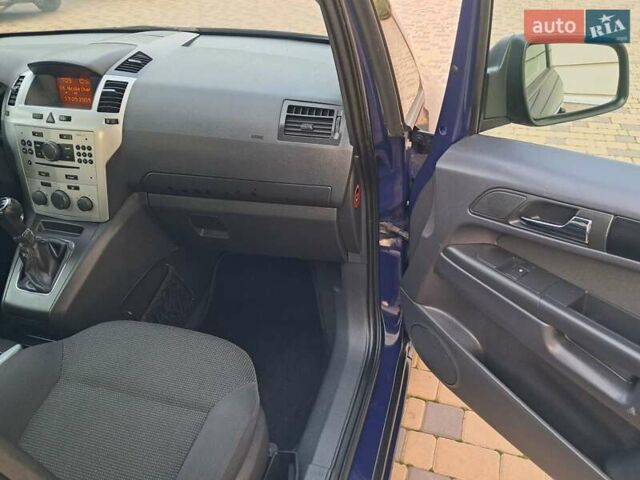 Синий Опель Зафира, объемом двигателя 1.6 л и пробегом 264 тыс. км за 5650 $, фото 44 на Automoto.ua