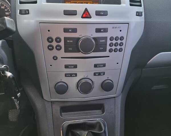 Синий Опель Зафира, объемом двигателя 1.7 л и пробегом 252 тыс. км за 6100 $, фото 13 на Automoto.ua