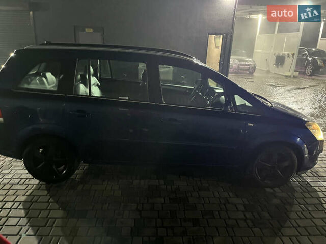 Синий Опель Зафира, объемом двигателя 1.9 л и пробегом 220 тыс. км за 8000 $, фото 3 на Automoto.ua
