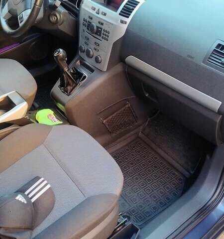 Синий Опель Зафира, объемом двигателя 1.69 л и пробегом 284 тыс. км за 6800 $, фото 11 на Automoto.ua