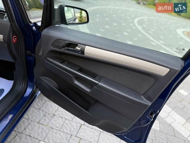 Синий Опель Зафира, объемом двигателя 1.6 л и пробегом 180 тыс. км за 6750 $, фото 68 на Automoto.ua