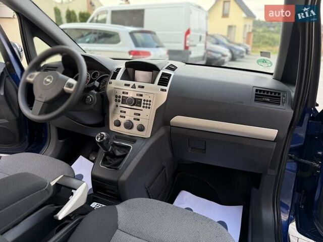 Синий Опель Зафира, объемом двигателя 1.6 л и пробегом 180 тыс. км за 6750 $, фото 69 на Automoto.ua