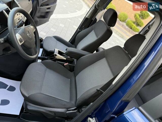 Синий Опель Зафира, объемом двигателя 1.6 л и пробегом 180 тыс. км за 6750 $, фото 45 на Automoto.ua