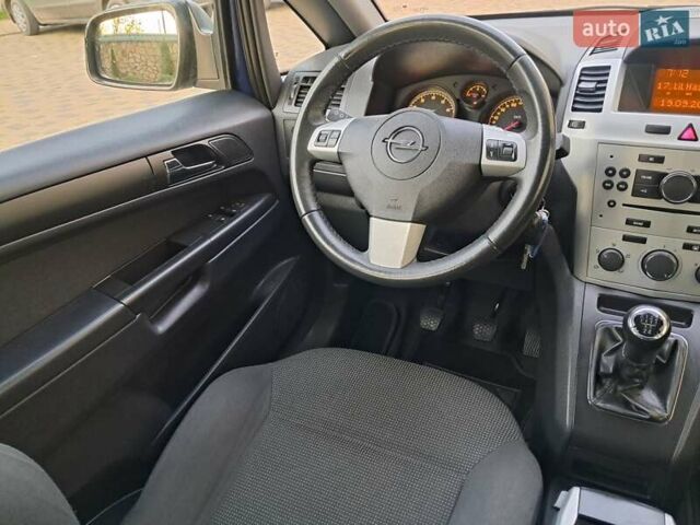 Синий Опель Зафира, объемом двигателя 1.6 л и пробегом 264 тыс. км за 5650 $, фото 54 на Automoto.ua