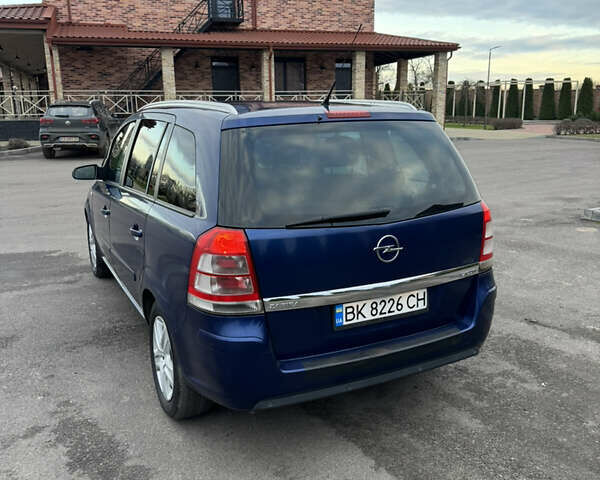 Синий Опель Зафира, объемом двигателя 1.7 л и пробегом 294 тыс. км за 4800 $, фото 4 на Automoto.ua