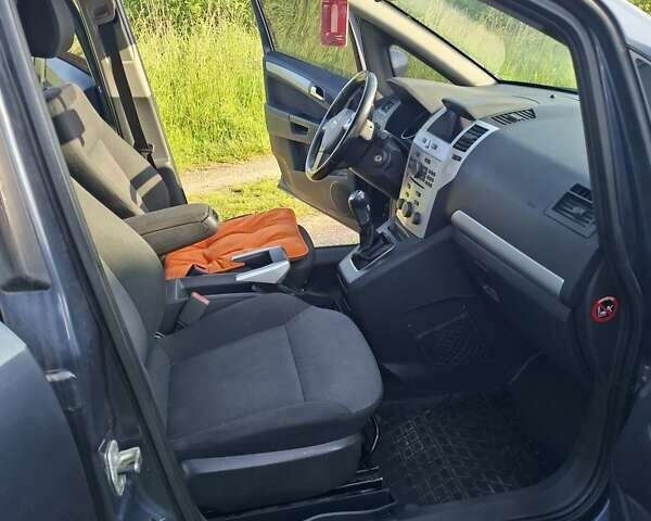 Синий Опель Зафира, объемом двигателя 1.7 л и пробегом 252 тыс. км за 6100 $, фото 7 на Automoto.ua