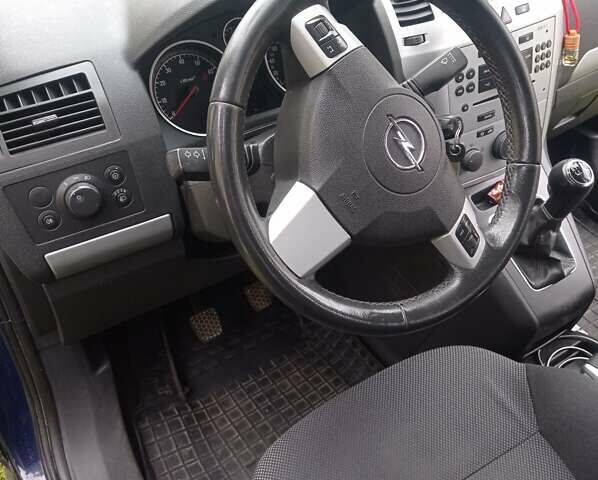 Синий Опель Зафира, объемом двигателя 1.6 л и пробегом 286 тыс. км за 6000 $, фото 1 на Automoto.ua