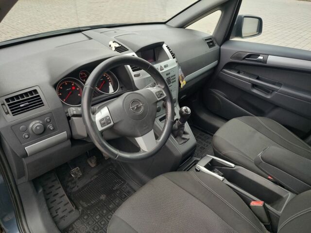 Синий Опель Зафира, объемом двигателя 1.7 л и пробегом 260 тыс. км за 6600 $, фото 5 на Automoto.ua