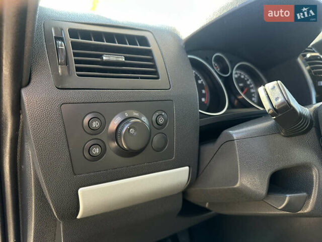 Синій Опель Зафіра, об'ємом двигуна 1.6 л та пробігом 225 тис. км за 6800 $, фото 26 на Automoto.ua