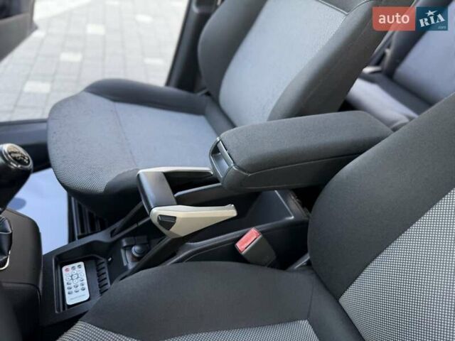 Синий Опель Зафира, объемом двигателя 1.6 л и пробегом 180 тыс. км за 6750 $, фото 44 на Automoto.ua