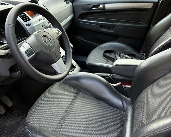 Синий Опель Зафира, объемом двигателя 1.7 л и пробегом 315 тыс. км за 6500 $, фото 7 на Automoto.ua