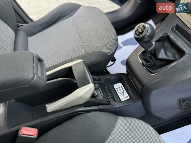 Синий Опель Зафира, объемом двигателя 1.6 л и пробегом 180 тыс. км за 6750 $, фото 62 на Automoto.ua