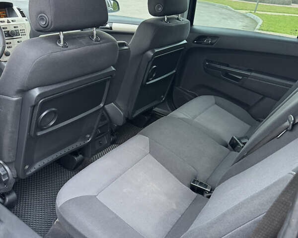 Синий Опель Зафира, объемом двигателя 1.7 л и пробегом 294 тыс. км за 4800 $, фото 12 на Automoto.ua