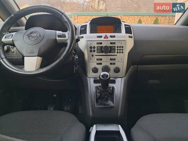 Синий Опель Зафира, объемом двигателя 1.6 л и пробегом 264 тыс. км за 5650 $, фото 56 на Automoto.ua