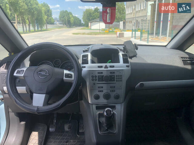 Синий Опель Зафира, объемом двигателя 1.69 л и пробегом 188 тыс. км за 6800 $, фото 5 на Automoto.ua