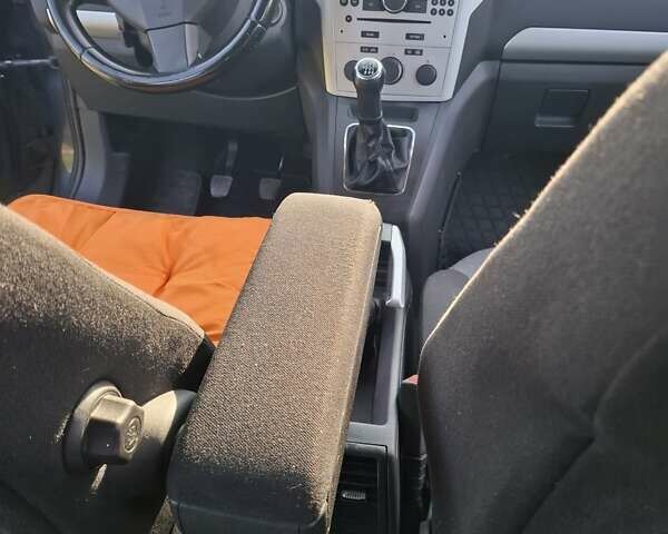 Синий Опель Зафира, объемом двигателя 1.7 л и пробегом 252 тыс. км за 6100 $, фото 9 на Automoto.ua