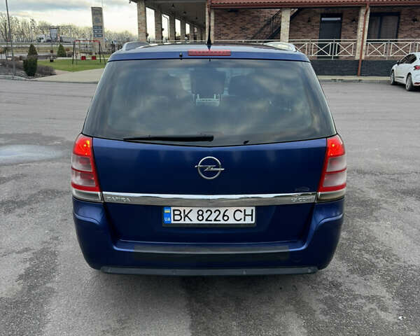 Синий Опель Зафира, объемом двигателя 1.7 л и пробегом 294 тыс. км за 4800 $, фото 5 на Automoto.ua