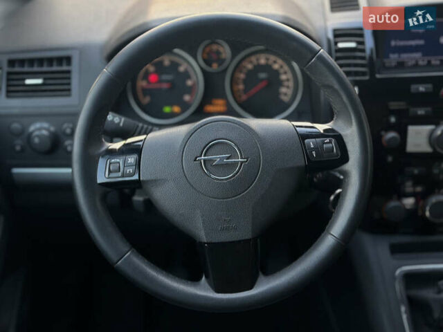 Синий Опель Зафира, объемом двигателя 1.69 л и пробегом 251 тыс. км за 5500 $, фото 26 на Automoto.ua