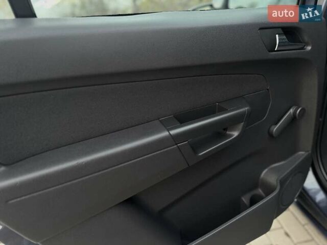 Синий Опель Зафира, объемом двигателя 1.6 л и пробегом 182 тыс. км за 6950 $, фото 73 на Automoto.ua