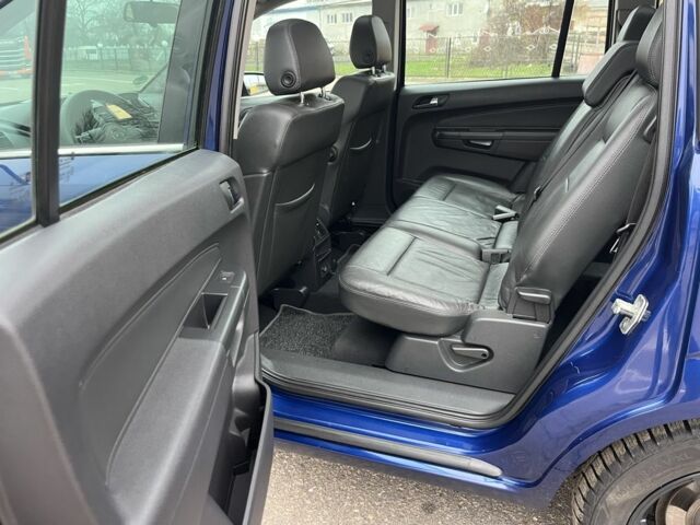 Синий Опель Зафира, объемом двигателя 1.9 л и пробегом 220 тыс. км за 8000 $, фото 15 на Automoto.ua