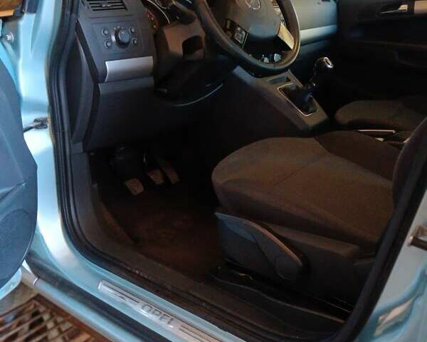 Синий Опель Зафира, объемом двигателя 1.9 л и пробегом 250 тыс. км за 7000 $, фото 3 на Automoto.ua