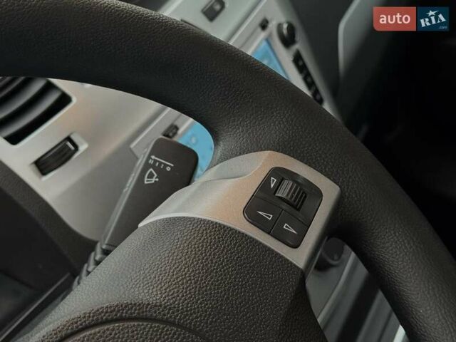 Синий Опель Зафира, объемом двигателя 1.6 л и пробегом 182 тыс. км за 6950 $, фото 43 на Automoto.ua