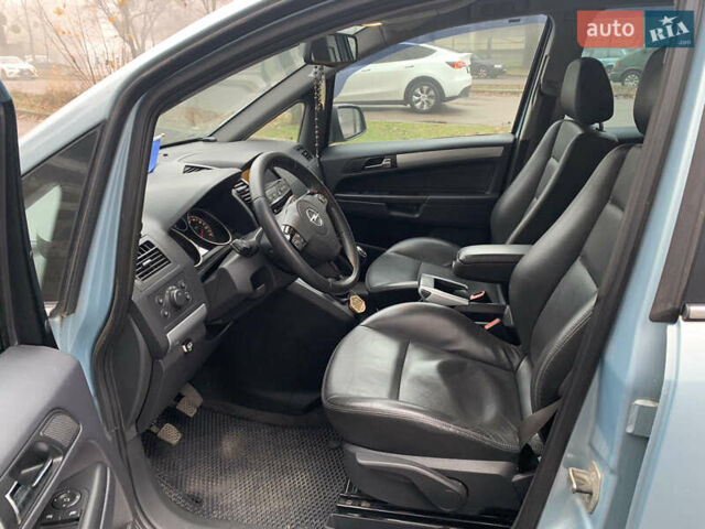 Синий Опель Зафира, объемом двигателя 1.6 л и пробегом 310 тыс. км за 6500 $, фото 7 на Automoto.ua