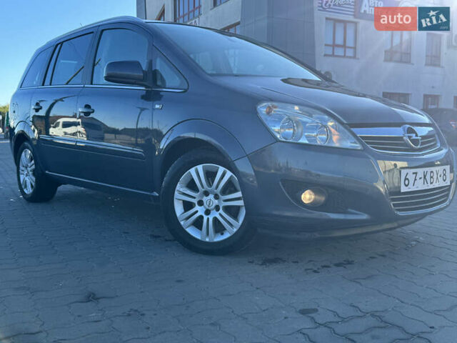 Синий Опель Зафира, объемом двигателя 1.8 л и пробегом 250 тыс. км за 6750 $, фото 2 на Automoto.ua