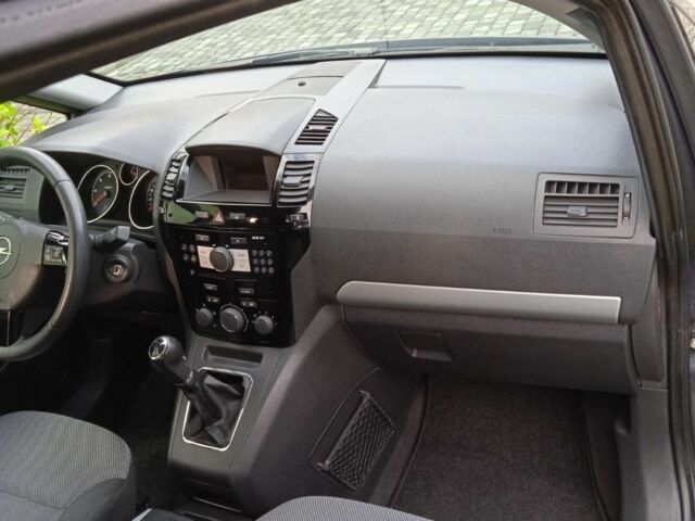 Опель Зафира 2010 в Львове на Automoto.ua Синий Опель Зафира, объемом двигателя 1.9 л и пробегом 213 тыс. км за 7600 $, фото 5 на Automoto.ua