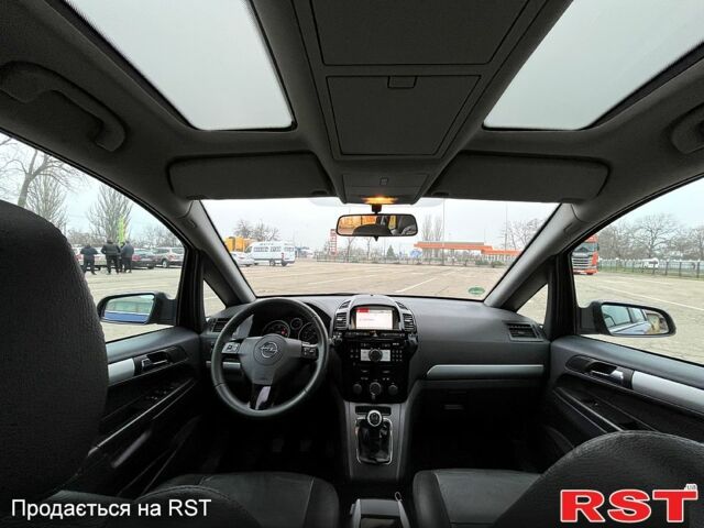 Синий Опель Зафира, объемом двигателя 1.9 л и пробегом 220 тыс. км за 8000 $, фото 13 на Automoto.ua