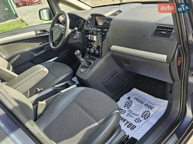 Синий Опель Зафира, объемом двигателя 1.7 л и пробегом 241 тыс. км за 7200 $, фото 7 на Automoto.ua