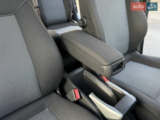 Синий Опель Зафира, объемом двигателя 1.8 л и пробегом 186 тыс. км за 7250 $, фото 28 на Automoto.ua