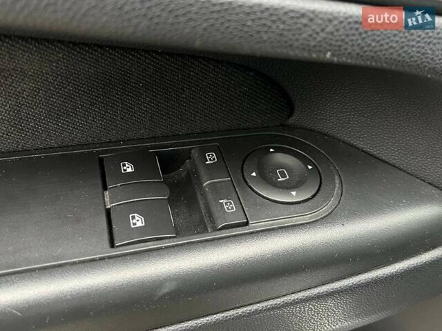 Синий Опель Зафира, объемом двигателя 1.69 л и пробегом 324 тыс. км за 6990 $, фото 13 на Automoto.ua