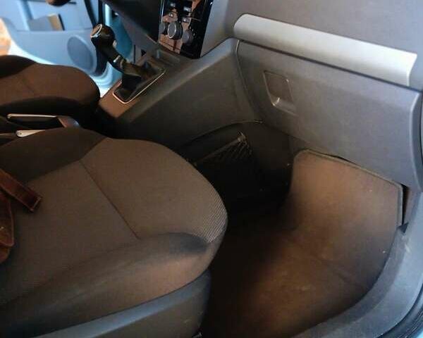 Синий Опель Зафира, объемом двигателя 1.9 л и пробегом 250 тыс. км за 7000 $, фото 2 на Automoto.ua