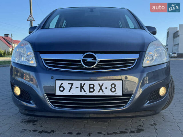 Синий Опель Зафира, объемом двигателя 1.8 л и пробегом 250 тыс. км за 6750 $, фото 3 на Automoto.ua